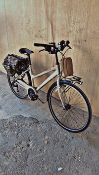 ترحال قياس 27.5 معدن المنيوم سرعة 7 ماكنيد لون مميز وزن خفيف نضافة ‎%‎...