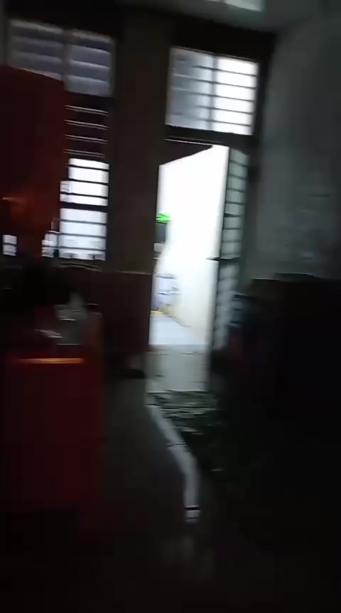 بيت للايجار في سوق باب الهوى؛ شارع ١٥ بناء حديث صارله شهرين المساحه ١٥٠ متر سكف سندويج محتوياته غرفتين وصاله ومطبخ وصحيات داخليه وخارجيه وديوانيه وحديقه خلفيه وحديقه خلفيه ٥٠ متر إيجاره ٣٢٥ قفل للاستفسار تفضل خاص
