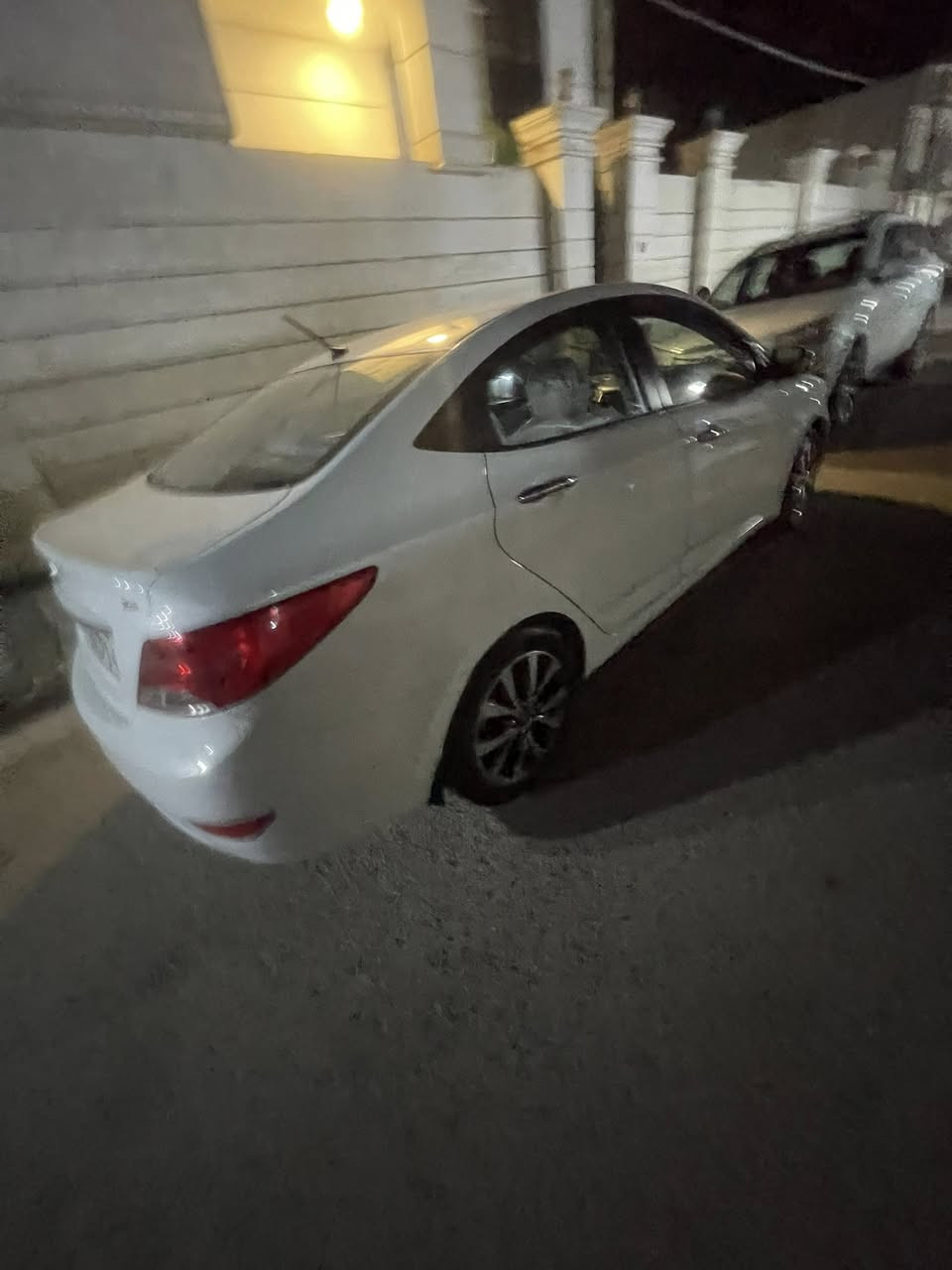 السلام عليكم اكسنت 2016 للبيع مابيها صبغ السيارة بيها بارد فقط فول مواصفات تحكم ستيرن 5 ويل كب
عليها بوليش فقط مكاني بغداد السيدية 
السعر 106
السونار موجود
الاتصال ***********
