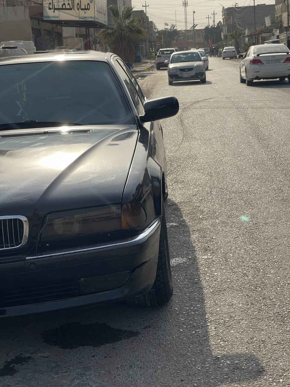 السلام عليكم بي ام كاسحه موديل 1995 فول مواصفات 
الحجم 740 V8
تخم تاير جديد 
صدار الخلفي جديد المامي 50/100
كهربائي شغله كلهن  ما بيه نقص 
مراوس وبيع مكاني تكريت 
***********
