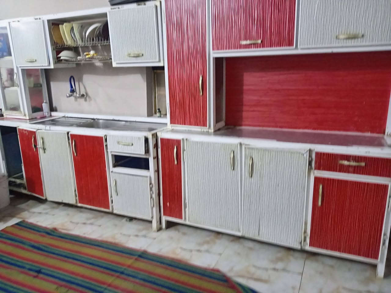 السلام عليكم كاونتر مستعمل للبيع سنك و ملحق كاونتر وملحق نضيف بي باب واحد طايح وموجود مكاني كوت السعر 250 وبي مجال قليل وتدللون 🌹رقمي ***********
