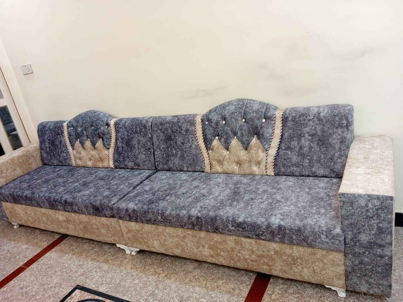 بسم الله
صار تكدر تاثث بيتك

 بقصد 55الف فقط 

شغل تسكام درجه اولى ضمان 10سنوات الخشب جام روسي بلايود اسود اسفنج مميز اول قماش حسب الطلب جميع انواع الاقمشه متوفره العنوان كوت الشهداء مقابل شارع الاطلال 

الاستفسار ***********متوفر وات ساب
