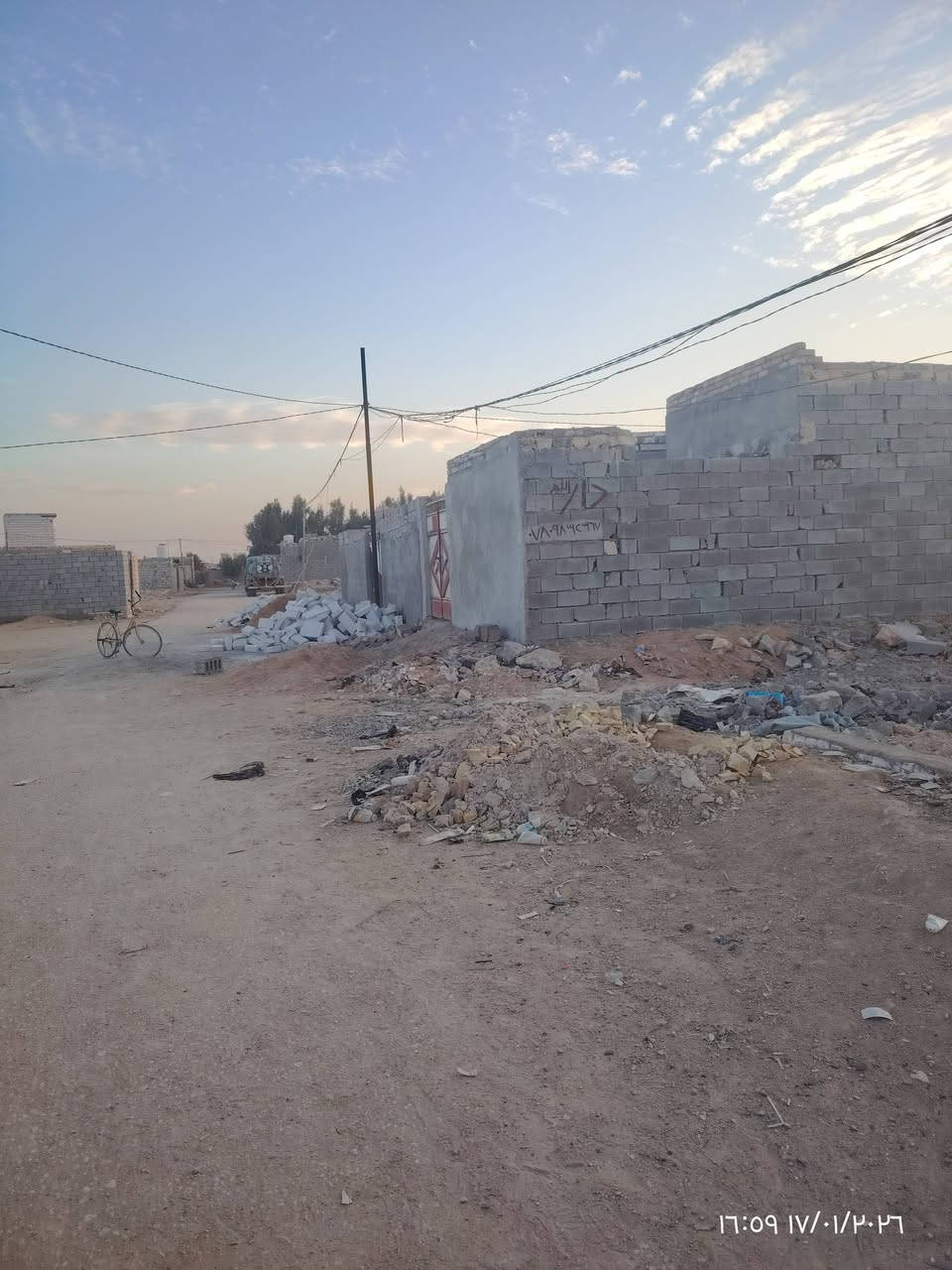 بيت ميت متر للبيع العنوان نجف االبراكيه  بيه بناء غرفه 4٪6  صالة 4٪5 ستقبال 3٪5  صافي مطبخ 4٪3   للستفسار ***********
