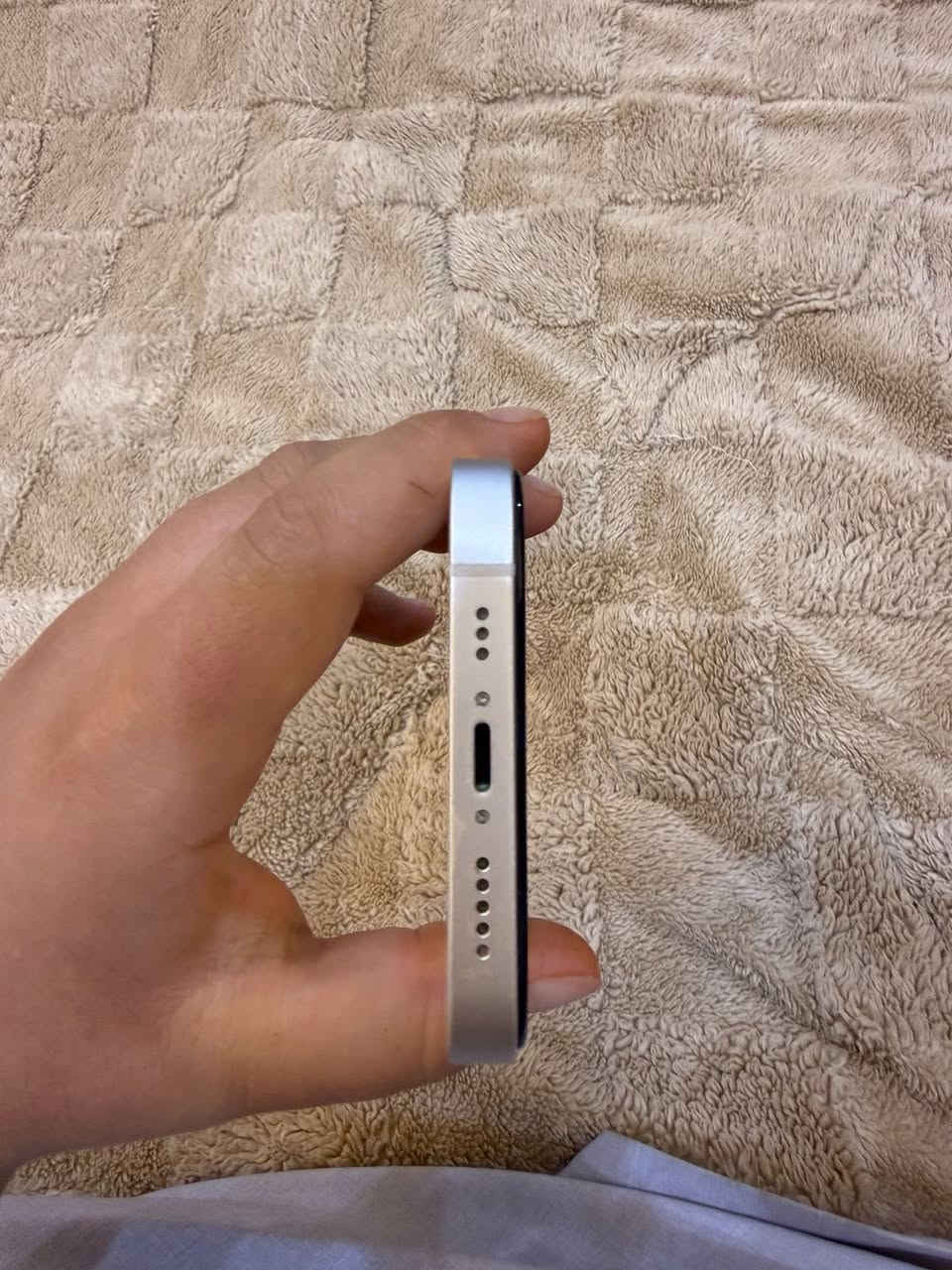للبيع ايفون 13 عادي 
ما مبدل بي اي شي شرط ✅
مساحته 128جيكا بايت
مستلزمات كامل من شاحن وكارتون وكفرات 7 
بطاريه 90 ما مبدله 
مابي ولا شخط اتشوفه اذا بي اي شخط لا تاخذه 
جهاز مابي اي خلل كامرات شغاله كل شي ما بي السعر 560 الف وبي مجال للتواصل راسلني خاص


**إذا كنت صاحب هذا الإعلان وتريد حذفه لأي سبب، رجاءا أرسل رسالة إلى الدعم الفني**