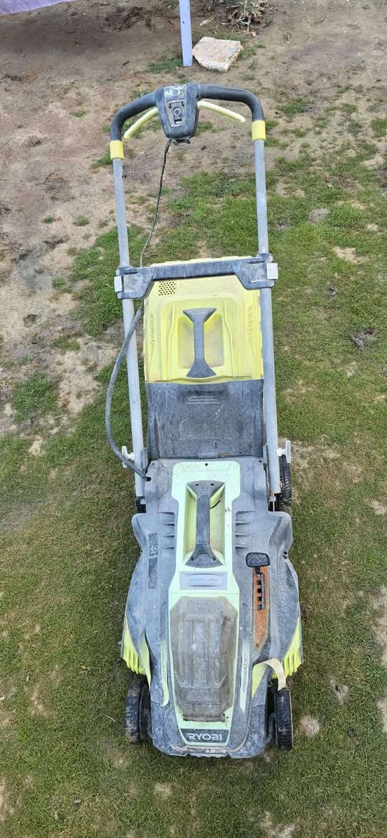 سلام عليكم مكينه مال ثيل شحن فقط عوزه فقط بطاريه شاحنته موجوده قفله ٣٥ مكاني ديوانيه تقيه الثالثه ***********
