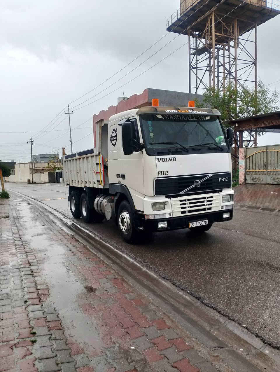 للبيع فالفو  2001.  FH12 حجم 380 انجكتر بلاد شاصي طويل مجموعة شفت موديل 2004 سيارة جاهزة تخم تاير جديد كير 4*4 سعر 225 مجال
***********وتساب
زين***********
