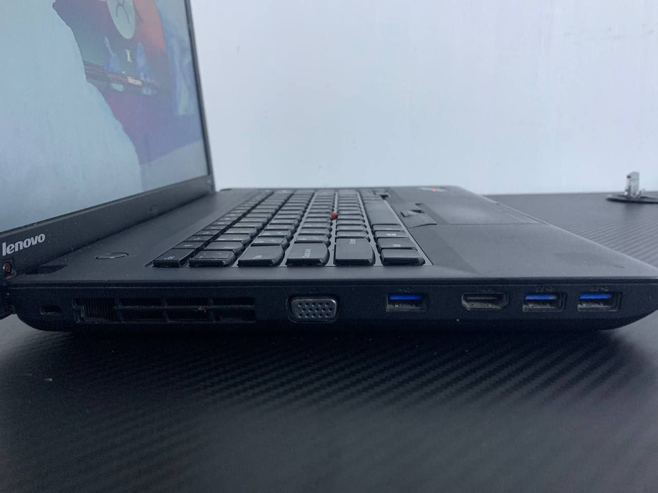 حاسبة للبيع بسعر 105 الف
‏
‏مناسبة للدراسة والبحوث والاعمال المكتبية ولاي شيئ تحتاجه 👍
‏ معالج Core i3 الجيل الثاني 
‏رام 4GB D
‏هارد 320GB — تخزّن كل ملفاتك وألعابك براحتك
‏شاشة 14 إنج HD — واضحة، ألوانها نظيفة 
‏
‏وياهه ملحقات كاملة (ماوس،  ماوس باد، شاحنته الاصلية، وحقيبة)
‏
‏يتوفر توصيل كل المحافظات مجانا
‏ضمان 10 ايام في حال وجود اي خلل او مشكلة استبدله الك مع هدية 🌹 
‏متواجد ماسنجر
‏واتساب *********** 
‏
