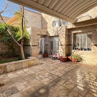 حي السواق النجف • ٢٢٠م • ٤نوم طابقين