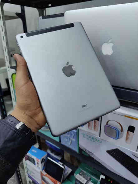 السلام عليكم 
حياكم الله متوفر قطع ابل اصليه وجديدة وقطع نضيفة جدا 
تفاصيل داخل كل صورة واهلا وسهلا 
مع كل ايباد هدية قلم + كيبل شحن + كفر شفاف 
الموقع الرفاعي شارع الموبايلات قريب مشتاق الغليمي 
مركز تقنيات المهندس 
لتفاصيل اكثر خاص او على الواتس اب 
***********
