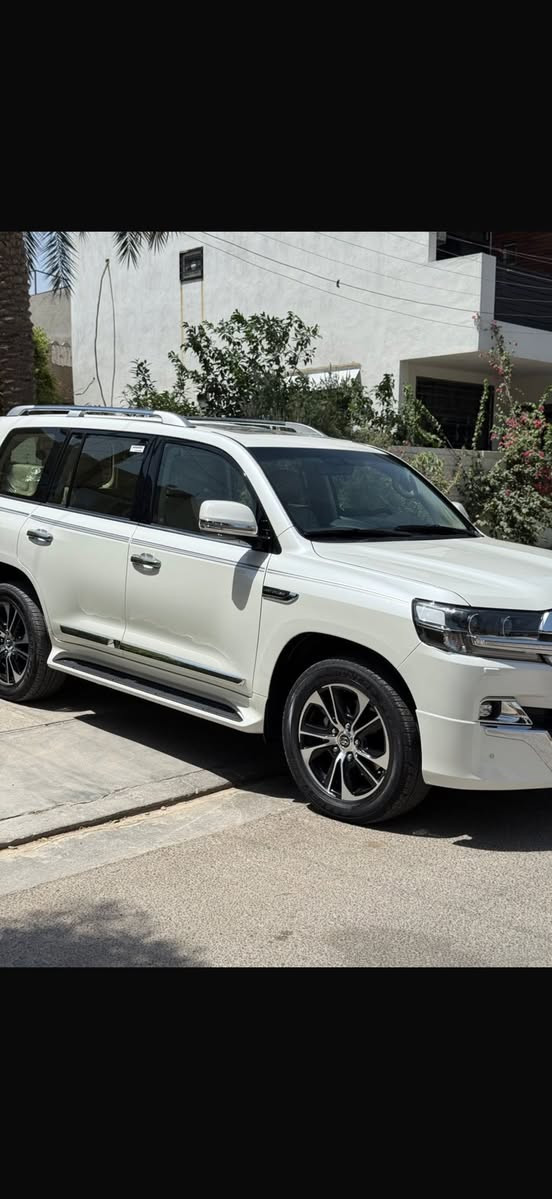 سلام عليكم جمعه مباركه للبيع لاندكروز موديل 21 ساز فول مواصفات
مكفوله من ضربه وصبغ بيه ملاحضه بنيد مبدل اصلي شركه بدون ضربه سياره ورصعه صغيره باقي كفاله عامه 
مواصفاته 
V6
دشبول لكزز 
لايت زنون 
اشاير لكزز 
ثلاجه 
طفايه 
فتحه سقف 
كشنات كهرباء 
تدفئه تبريد 
تحكم ستيرن 
جنه كهرباء 
هوك خلفي 
8ايرباك 
تشغيل. عن بعد 
حساسات امامي خلفي 
سياره كفاله كير محرك شواصي  بعدهن ع وضع شركه 
ماشيه 57 الف جديده سياره 
السعر 565 وبيه مجال بسيط رقم اربيل تحويل او وكاله 
الاستفسار ***********
