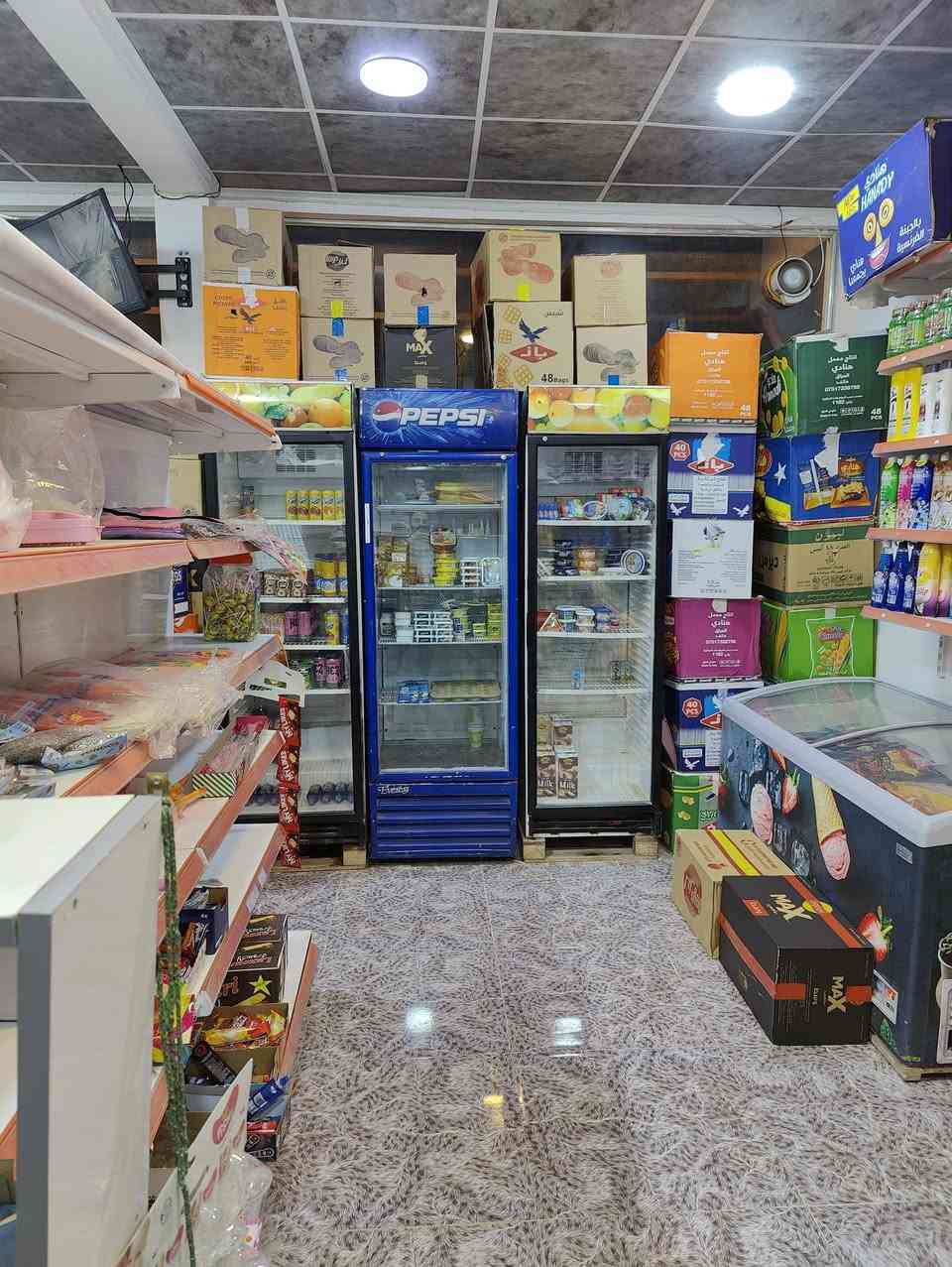 السلام عليكم محل للبيع في الموصل حي السماح الاركان قرب مدرسه السماح يحتوي المحال على ست عارضات وبرادات عدد ثلاثه وسيستم كاميرات سعر المحل 10 مليون وقابل للتفاوض 
***********
***********
