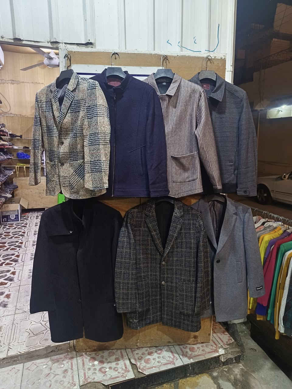 كوت رجالي
العنوان الماجديه شارع الملعب 
قرب السوق محل ابوذر 
***********
