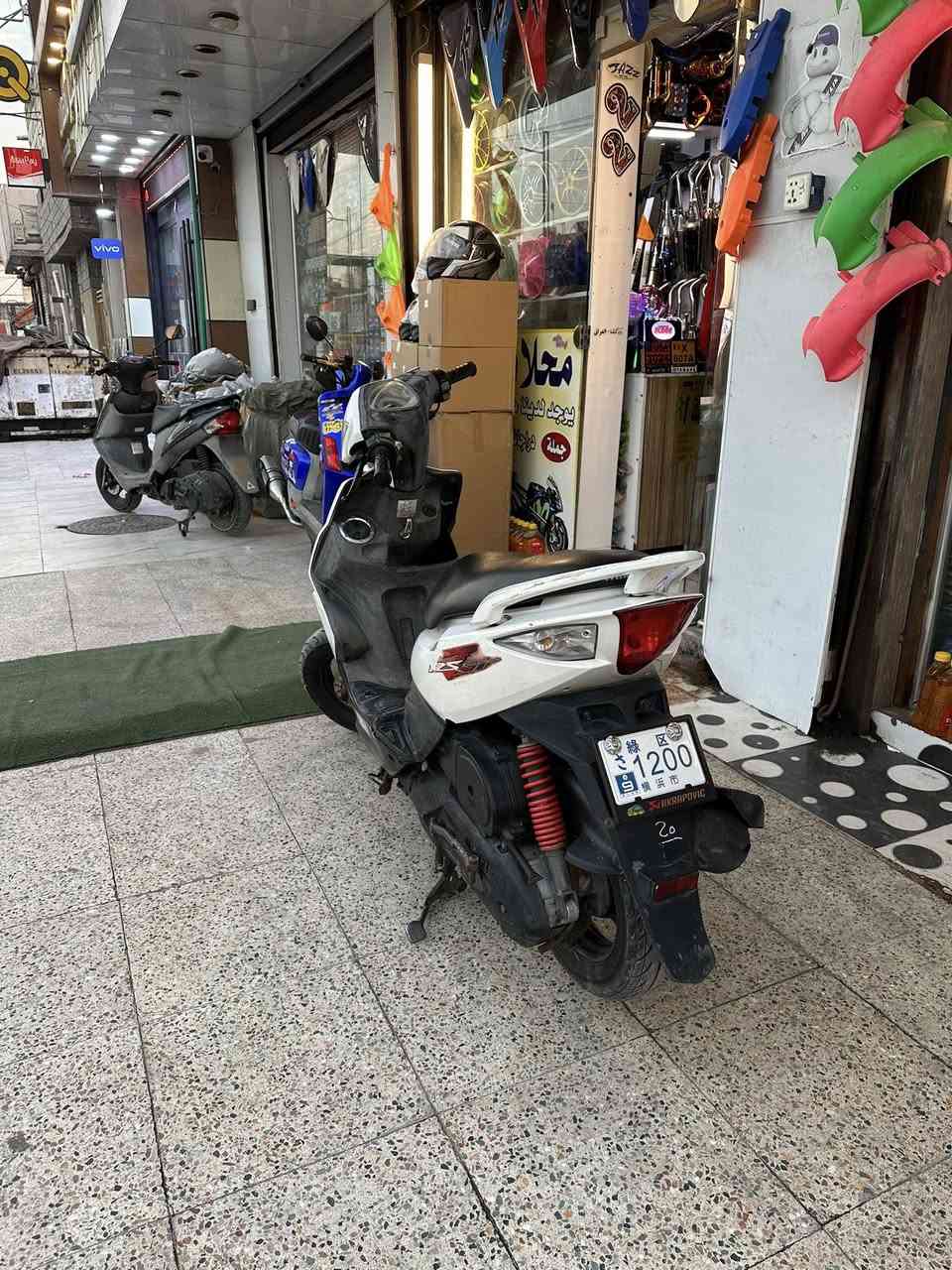 للبيع ماكس مضلع رمبه مكينته ما مفتوه كفاله وين ما تريدافحص دراجه نضيفه كفره نضيف كابريته 
مكان الدراجه بصره معقل محلات  22يم مطعم باب الحاره 
سعره 950 و بيه شو مجال 
هاتف ***********
