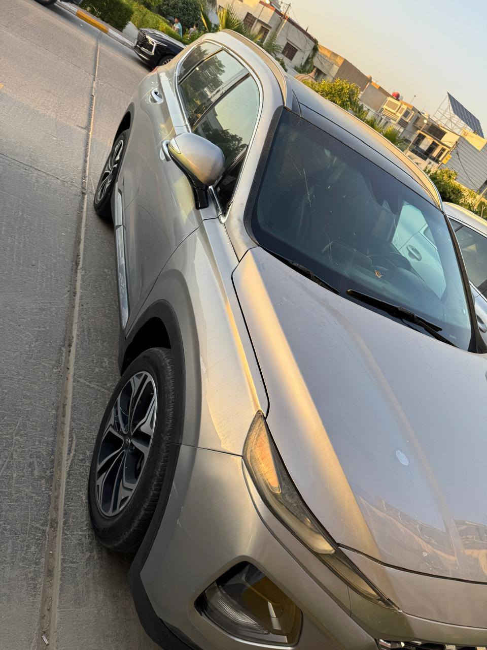 🚘 للبيع | هيونداي سنتافي 2020 وارد أمريكي فول مواصفات

الموديل: 2020
الوارد: أمريكي 🇺🇸
الرقم : أربيل دولي 
الضرر : جاملغ وبنيد ايرباك سليم ✅
المحرك: 2000 تيربو  سي سي 4 سلندر اقتصادي
الكير: أوتوماتيك 6 نمر
اللون : (رصاصي )
اللون الداخلي: ( جلد اسود + سستم فايبر كاربون إطار اصلي مع سف الكتارا )
المسافة المقطوعة: (100 الف )

🔹 المواصفات:
 • شاشة وسطية كبيرة + كاميرا خلفية
 • مقاعد جلد، إطار دشبول وابواب ستيل كاربون فايبر اصلي 
     • أنظمة قيادة( اقتصادي، رياضي، ذكي )
     • عداد سرعة إلكتروني شاشة ديجتال 
 • بصمة تشغيل + بصمة أبواب
 • مثبت سرعة + مانع انزلاق
 • تحكم مقود، حساسات أمامية وخلفية
 • فتحة سقف بانوراما
 • نظام النقطة العمياء
 • إنارة LED كاملة
 • تحكم إلكتروني بالمكيف
     • توقف ذكي ، اوتو ستوب 
     • إطار عجلة كروم حجم ١٩ 
     • رادار امامي خلفي اجتياز جانبي 
     • جنطة شفط كهرباء 
     • سقف الكتارا 
     • سستم صوت رباعي١٢ سماعة 
     ٠ بردات ابواب خلفية اصلي دفن 
     • مأخذ شحن لاسلكي ، USB  ٤ مأخذ

📦 السيارة نظيفة جداً، صيانة دورية منتظمة، جاهزة للفحص  💯

💰 السعر المطلوب: (19500 $ بيها مجال بسيط )
📍 الموقع: (بغداد )
📞 للتواصل: (***********)
