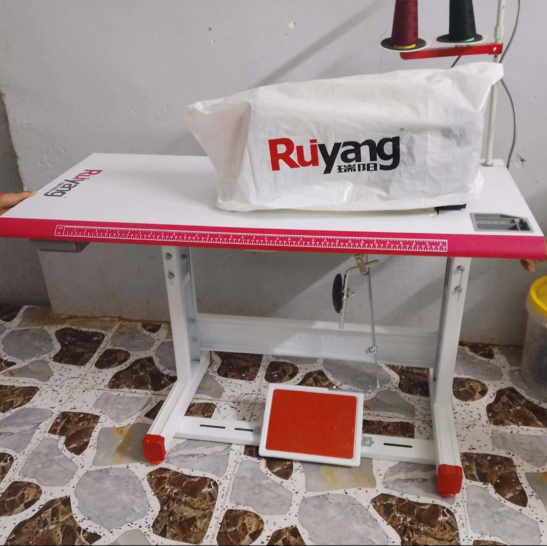 مكينه للبيع السعر 300 بيها مجال شراي خابر ) ***********
