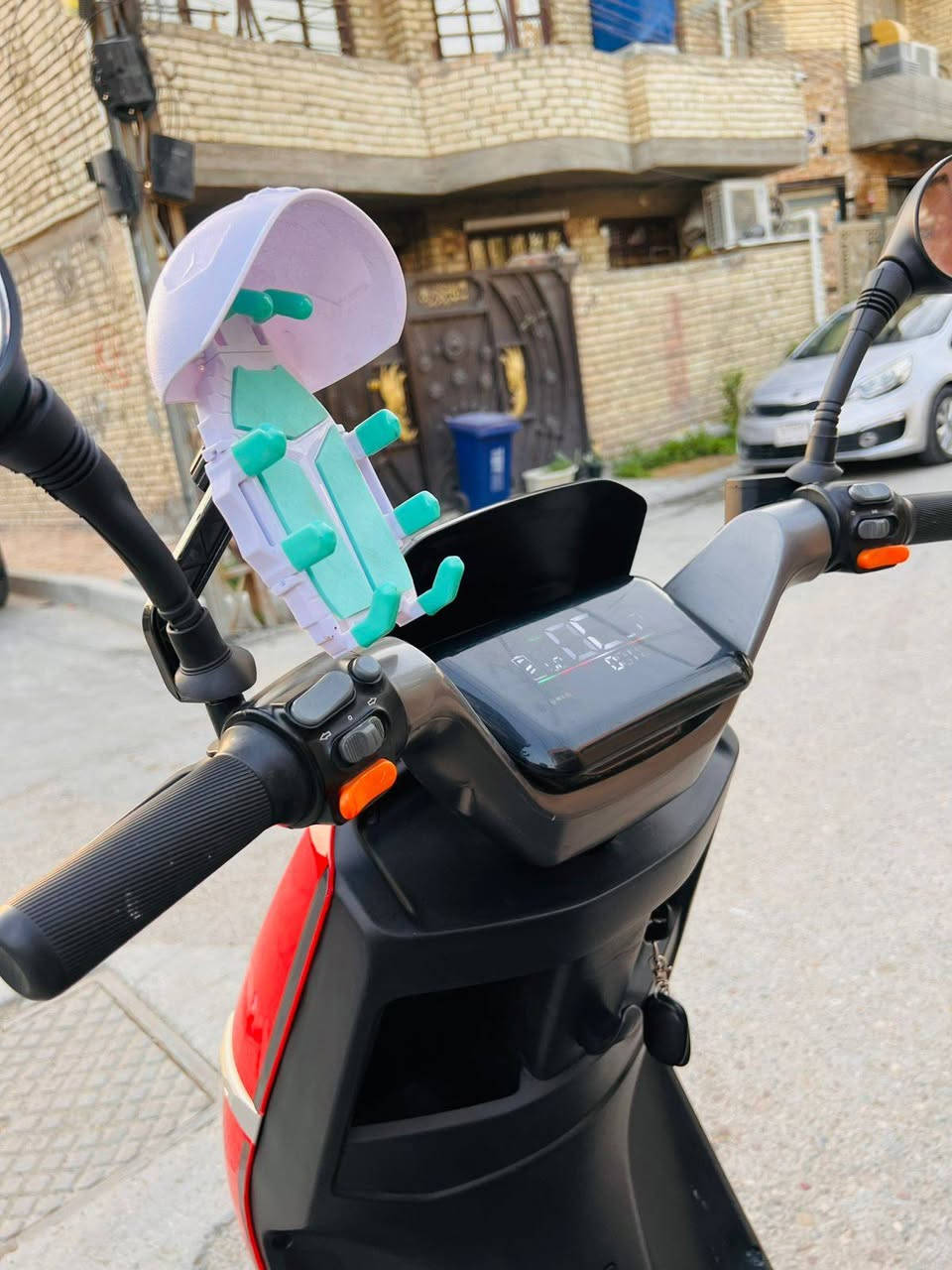 السلام عليكم دراجة شحن للبيع نوع رانج  عدد البطاريات 6 ملف 2000 السعر 750 وبيها مجال بصيط مكاني بغداد الزعفرانيه للااستفسار اتصل ***********
