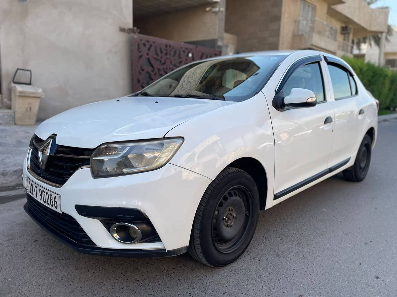 ***********  جديده  وحلوه
رينو سمبل  ٢٠١٨ خليجي استلام شركه 
سياره بدون  نقص وكلش نظيفه
بيها صبغ شويه مأشر بالسونار  بدون ايرباك بدون دواخل 
كتلوكات الشركه
محرك ١٦٠٠ جديد 
لد امامي خلفي 
تحكمات ستيرن 
ايرباكات 
جام كهرباء 
تبريد  ثلج 
صندوق بصمه 
كشنات جلد ومخمل 
صدر امامي خلفي جديد 
تخم تاير وباتري جديد 
اشاير بالمري
تحويل ثاني يوم باسمنه بغداد
مكاني اعظميه  سبع ابكار 
سعرها ٦٩ ورقه 
اتصال فقط  مكلف بلنشر 
***********

