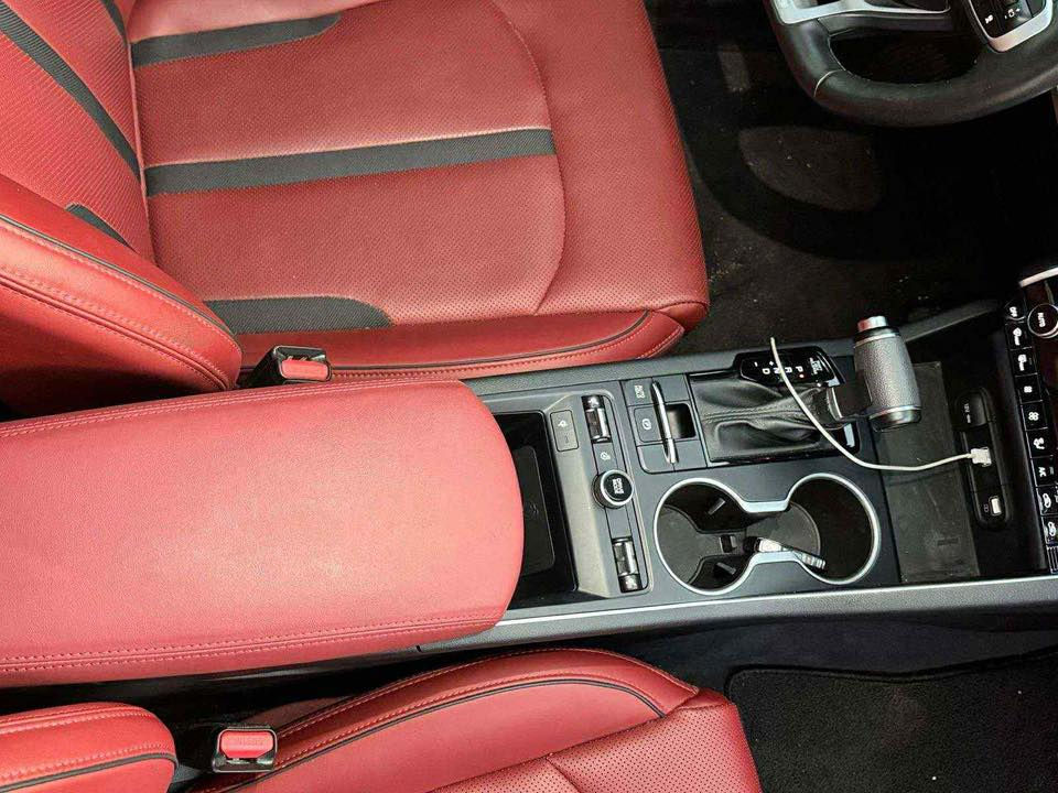 كيا كي فايف 2023  ❤️🖤
Kia k5 Gt line   
موديل 2023 ‎
المواصفات :- GT-line فول الفوول 1/1 
بانوراما 
داخل جلد احمر 
رادارات ( امامي / جانبي / خلفي ) 
بصمة 
ابواب بصمة 
كشنات كهربائي 
كشنات جلد  ( احمر مميز ) 
شحن واير ليس 
اربع انضمة قيادة ( سمارت / نورمات / سبورت / ايكو ) 
اشارة ترحيب عند الاقتراب 
قيادة ذاتية 
تنبيه الخروج عن المسار 
رادارات بالمراية 
كشنات تدفئة 
ستيرن فول تحكم 
محرك 1600 تيربو 🚀
لايتات فول ليد 3 عدسات 
لايتات زينون  
شاشة كبيرة تدعم كار پلي 
ويل سبورت الحجم الكبير  

مرقمة اربيل 
سعر 165 وبي مجال 
موقعها السيارة : اربيل 

للاستفسار: ***********
