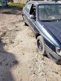 سياره بيجو  للبيع حديده المحرك شغال بس بيه كهربائيات والبريك يرادله شغ...