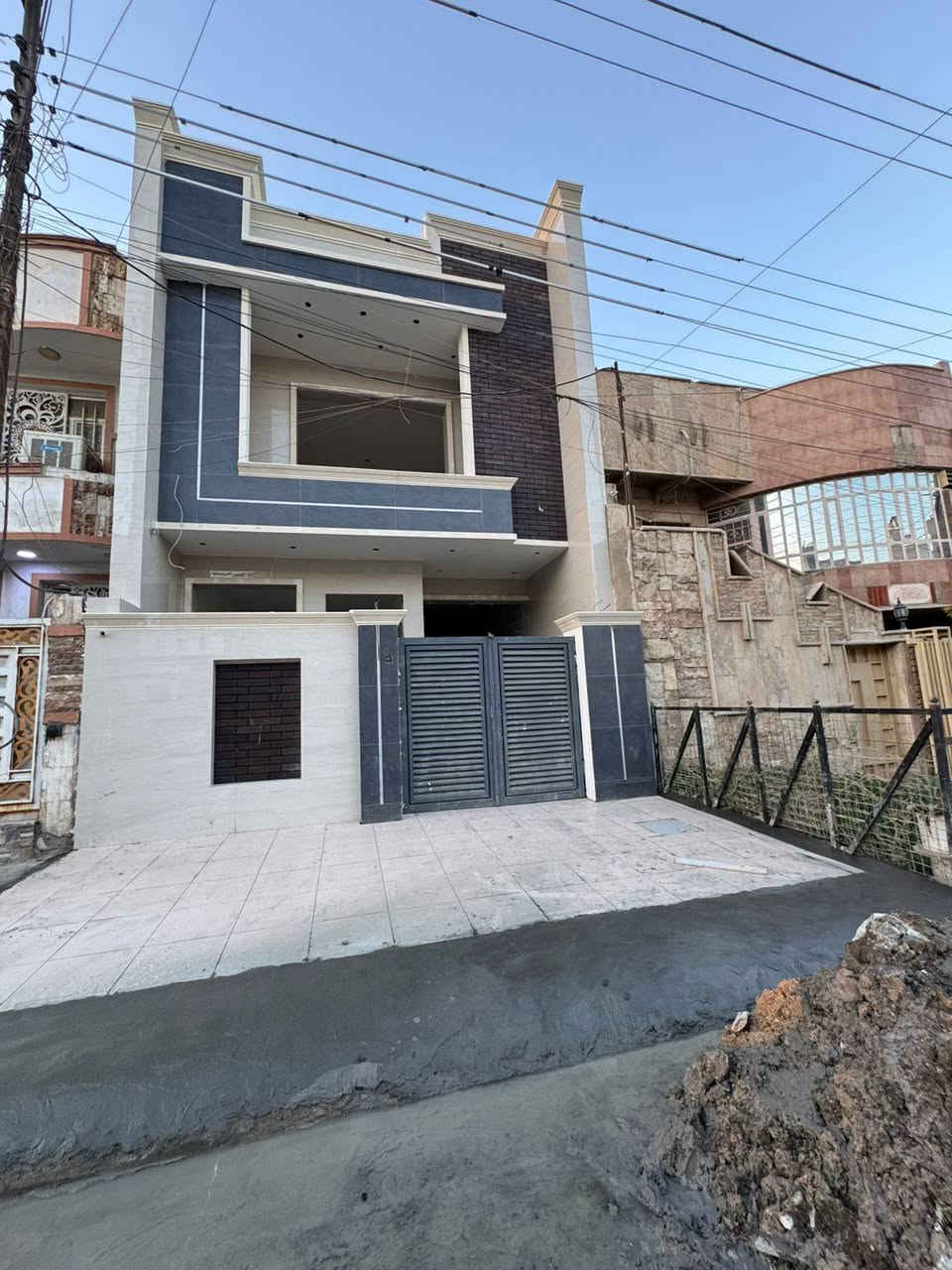 اعلان ●○● للبيع

دار للبيع في حي الجهاد منطقه الأساتذة قريب من اربع شوارع 

الدار يحتوي على 3طوابق 
تسليم مفتاح كأمل شهر واحد فقط ان شاء الله 

مساحه 120متر

(واجهه6متر  20 متر ) 

الطابق الاول يحتوي على/كراج /صاله /مطبخ و مطبخ حار / هول داخلي كبير / شلال داخلي/ غرف نوم /  صحيات/ مناور خلفي 

الطابق  الثاني يحتوي على/ غرف نوم عدد(. 3. ) وصحيات عدد(. 2. ) مفصوله 

الطابق الثالث  يحتوي على/ غرف نوم كبيرة/ مطبخ صحيات/ سطح امامي 
واجهه بورسلين إسباني 
ارضيه مرمر 
سيراميك المطبخ  وحمامات الواح هندي

للاستفسار مراسلة الصفحة او الاتصال

على الارقام واتساب

☎️ ***********

☎️***********

زورو موقعنا ((مــكتــب بــاب الحــارة)) في حي الجهاد مقابل ((جامـــع النــور))ومجاور(( شارع التكية)) يوجد كافة العروضات وكافة المساحات للـــدور والاراضـــي
بإدارة { السيد ابو أنس}🇮🇶🇮🇶
