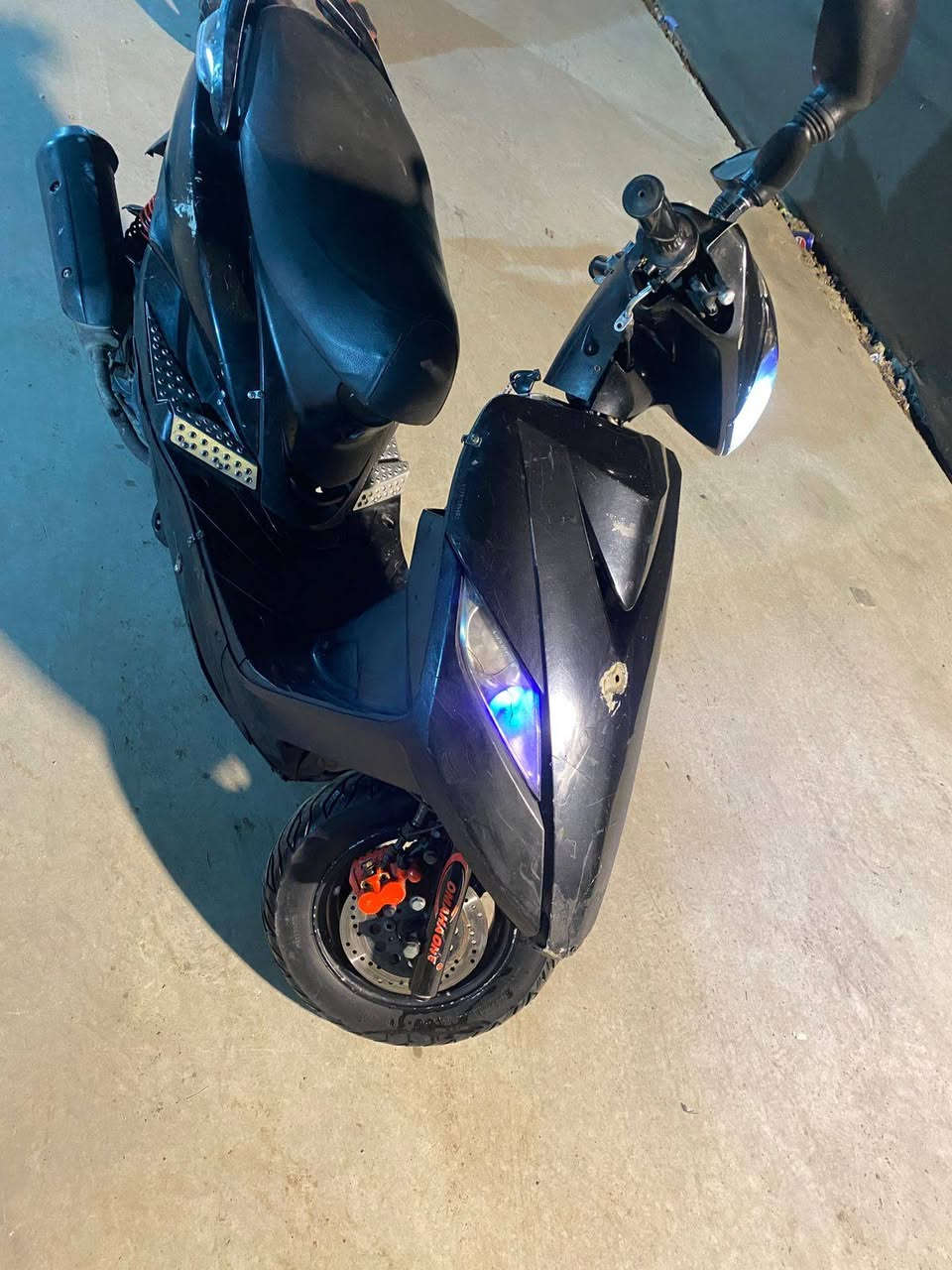 سلام عليكم دراجه ثعلب مكينه تخبل وكفرات مختمه
نقصها بس كابريتر يطوف
ومالي خلكها صارلها اسبوعين طافيه بالبيت
مكاني بغداد الشعله 
اليجي يجيب كابريتر وياخذها او يحملها بستوته
ابيع كوم حديد
ب350 قفل لحد يعاملني لان مشتريها بكوم فلوس
***********
