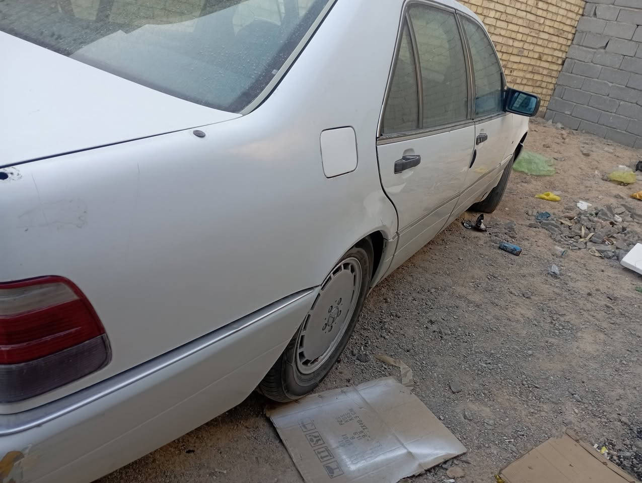 سلام عليكم مارسيدس شبح مكينه وكير ٣٠٠٠ بطل اسود السياره كل غراضه كامله عايزه بس شباج او لايت 
السياره بدون رقم كوم حديد
سعر ٣ مليون للاستفسار ***********
