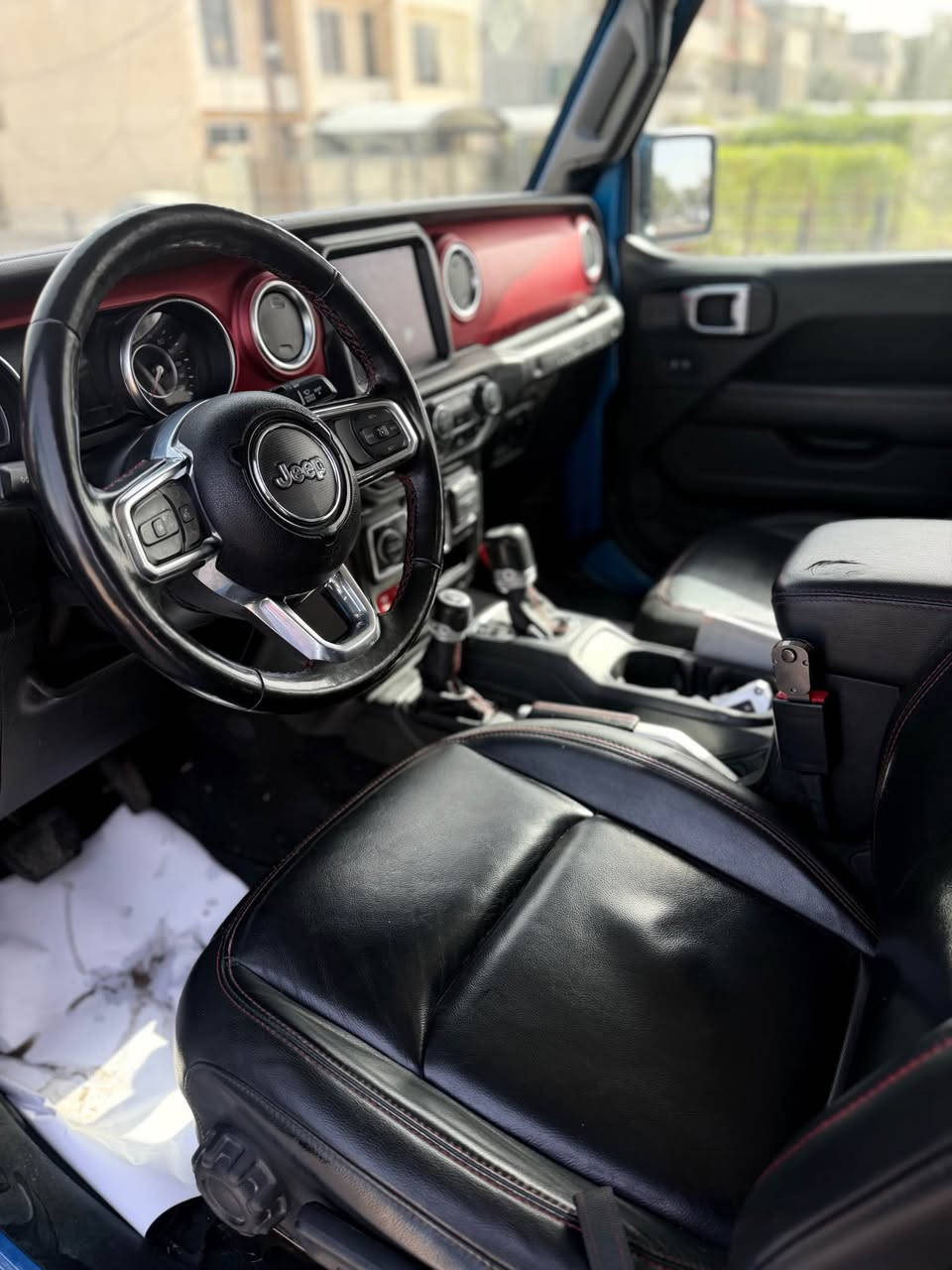 جيب رانجلر  موديل 2022 رقم بغداد وارد امريكي حادثه خفيف جدا موجود ويه صور صبغ بيع ربع الجاملغ وخشم البند فقط السياره جدا نظيفه مابيه اي نقص السعر 23500 وبيه مجال بسيط الرقم  *********** بيع فقط بدون مراوس بغداد, العراق
