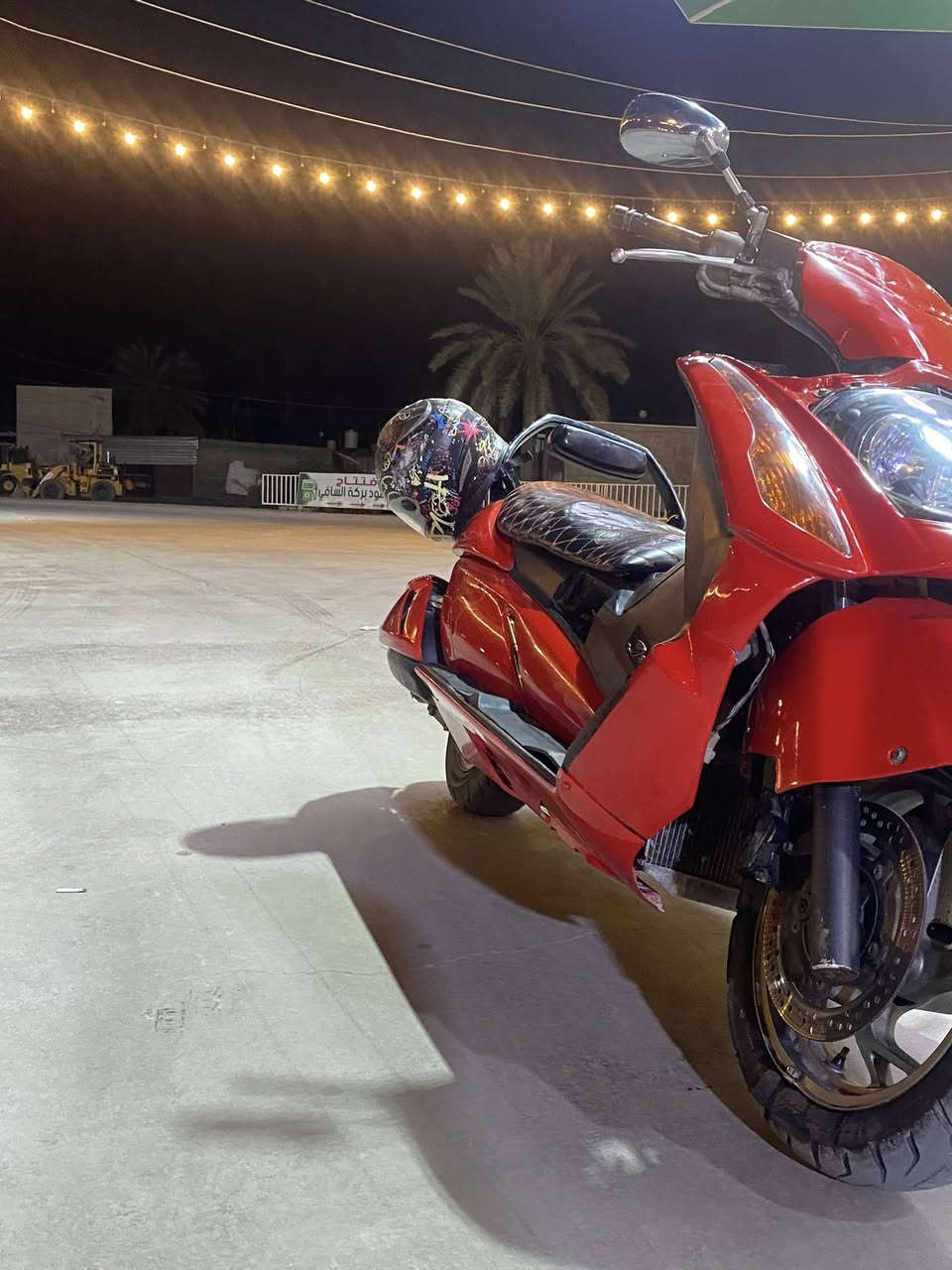 سلام عليكم دراجه كمه من شركت سازوكي دراجه نضيفه وحلوه كدامك الدراجه كامله مكمله ما بيه اي نقص دراجه حلوه نصبته محرك ما مفتوح اذا اكو مراوس بهارلي حياكم لله ***********
