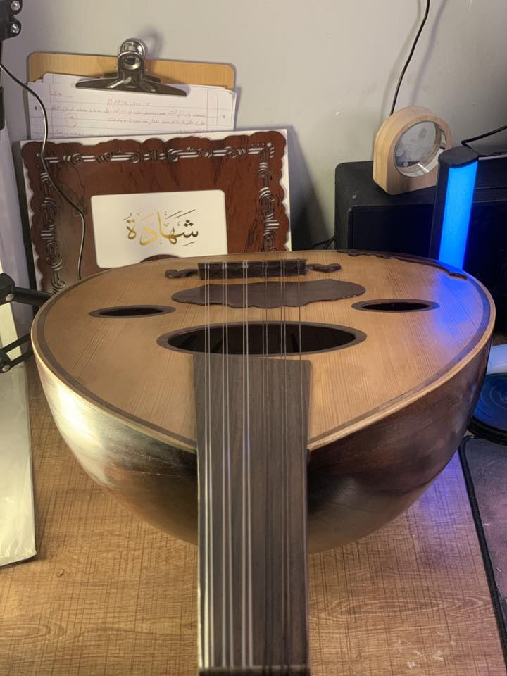 السلام عليكم
عود عراقي  للبيع 
 صناعة سنان سمير

الظهر جوز
الوجة سيدار
المفاتيح نارنج
العود جديد ومابي خلل صوتة يخل 
الملحقات ريشة عدد اثنين
وجنطة جلد 
للأستفسار الاتصال على ***********
او واتساب
