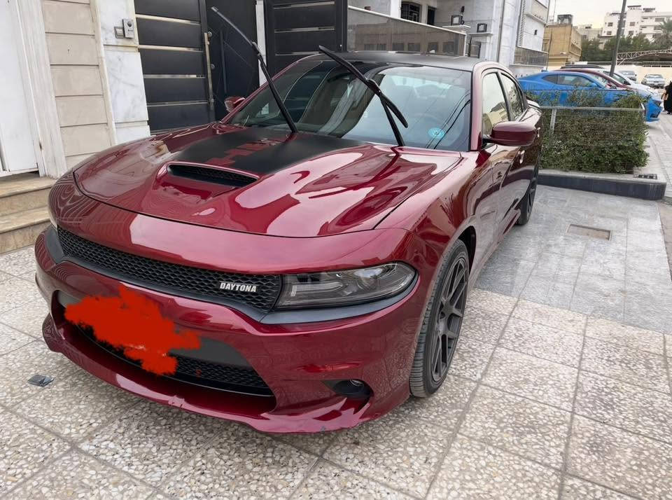 السلام عليكم للبيع او المراوس حسب القناعه 

‏( Dodge Charger ( Daytona
نوع السيارة : دودج جارجر ( دايتونا ) سوبر تراك باك🔥 
فول اعلى مواصفات ‼️
سنة الصنع : 2018 
المسافة المقطوعة : 50 الف ميل
اللون : احمر غير محدد ( مميز )
موقع السيارة 📍: بغداد 
حجم المحرك ⚙️ :  5700 / V8
ناقل الحركة ⚙️ : اوتو / 8 كير
المواصفات: ____ فــول  1/1 اعلى فئه ما بيها اي نقص
# فتحة ( سلايد روف ) 
# رادار امامي
# رادارات جانبيه
# سستم صوت harman/kardon
# كشنات كنتاره وجلد ومطرزه بالذهبي DAYTONA
# كشنات اماميه كهربائيه خزن ميموري تدفئه تبريد والخلفيه تدفئه
# ستيرن كهرباء تدفئه بالاضافه الى شفتات
# حساسات خلفيه وكاميرا دواره
# شاشه كبيره
# تعتيم المرآة الخلفيه بالاضافه الى المري الجانبيه بالاضافه الى هيتر وتكون قلابه ويه البگ
# شوته موبار مفتوحه بلاد
# كزوز موبار دبات سود بلاد 
# سقف اسود بالاضافه الى الصندوق شعار دايتونا والبنيد شعار هيمي كله بلاد
# دبات سود موبار بلاد صوت يخبل
وبعد هوايه مواصفات الجنايه مال دايتونا راح يعرفوها اكيد
وعليها اويل كاچ گان اصلي من K&N وبرمجة مصطفى ايگل.
____________________________

رقم السيارة :  رقم بغداد ( باسمي )  سنويه جديده/ تحويل مباشر
حالة السيارة : وارد امريكي ( بدون ضرر فقط بارد بسيط ) 
بدون ايرباك بدون دواخل تعتبر كلين  ( صور الحادث مرفقة ) 
السعر المطلوب : 265$ 
رقم صاحب السيارة :  ***********
