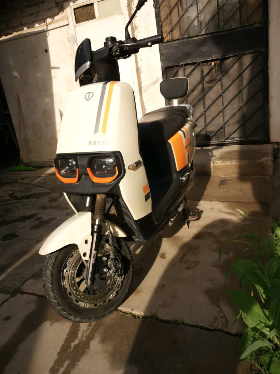 السلام عليكم ريان تالج للبيع ٦بطاريات كبار ٣نمر كير سرعه٥١دراجه نظيفه كلش معتني بيها سعرها ٦٥٠وبيها مجال نظام سرقه تشغيل عن بعد جوزه إطفاء كهرباء نظام دسك هدروليك امامي خلفي دراجه احلى من بصور بهوايه كولشي مناقصها مكاني بغداد قرب متنزه الزوراء اي استفسار *********** وتساب محمول لشراي فقط غير متواجد على فيس
