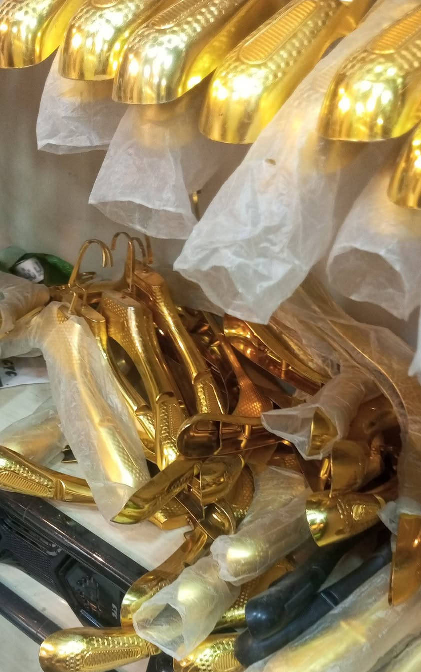 تعاليك للبيع شلعه كامله مالت بجامه ومال بدي رقمي واتساب ***********
