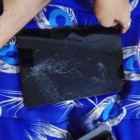 ايباد للبيع شغال ما بيه شي بس الشاشه مالته مفطوره مكسوره07746691321