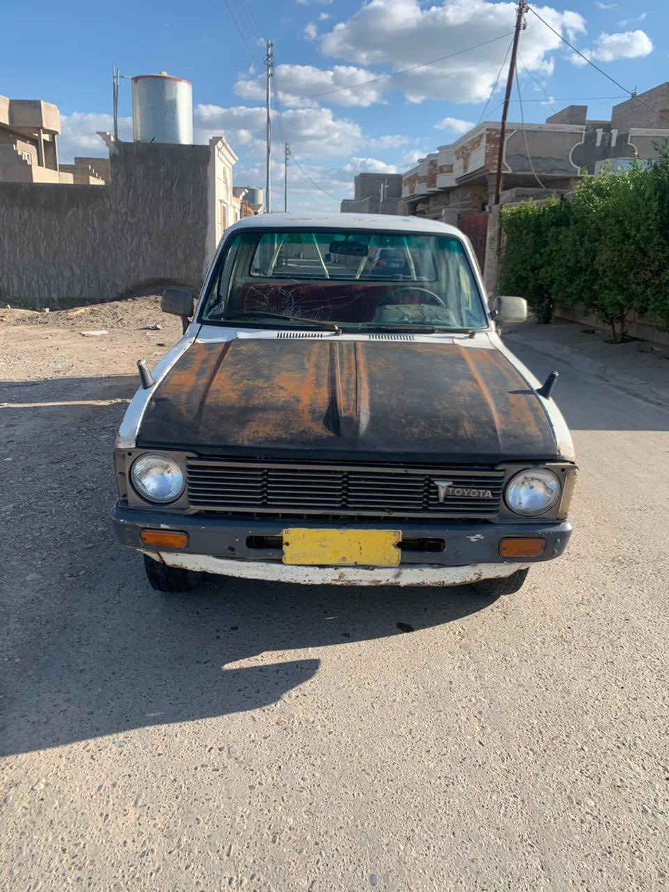 السلام عليكم ..مكلف بالنشر 
بيكب تيوتا هايلكس 
موديل 1980 
رقم تأميم 
مال قاصرين 
السيارة شوف العين 
جاهزة وخير من الله السيارة 
مكانها صلاح الدين / العلم 
السعر 15$ وبيها مجال 
الرقم ***********
