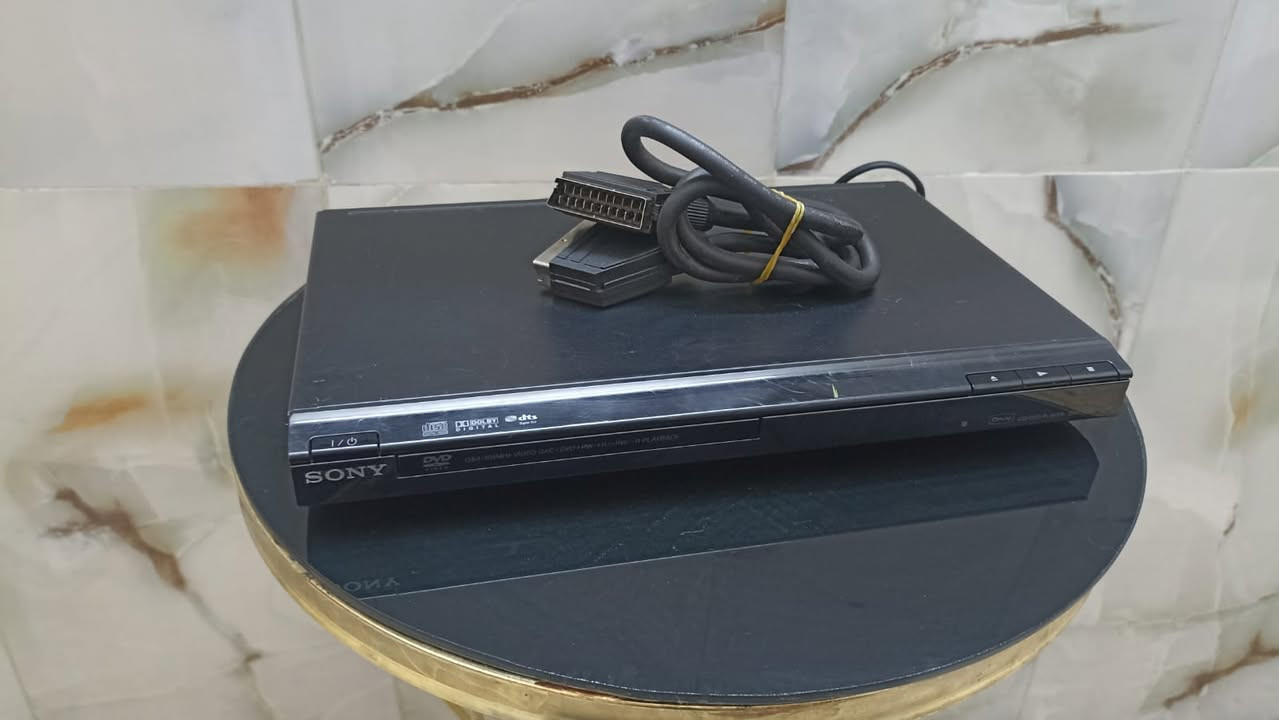 DVD Sony .

شغال بدون مشاكل .

السعر : 12,000 دينار . 

متوفر توصيل .


**إذا كنت صاحب هذا الإعلان وتريد حذفه لأي سبب، رجاءا أرسل رسالة إلى الدعم الفني**
