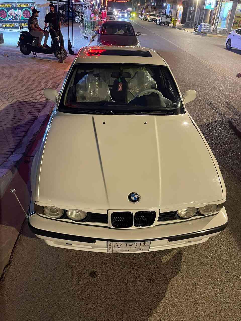 السلام عليكم  BMW 525 موديل 1991 كير مكينه كفاله حداده نضيفه غرفه نضافه80% بدي جديد كلش بيهه حزام السياره كهربائيات شغاله نقصهه فقط تبريد السنويه منتهيه السعر ٥٠ وبيهه مجال بسيط عنوان البصره للتواصل *********** واتساب واتصال
