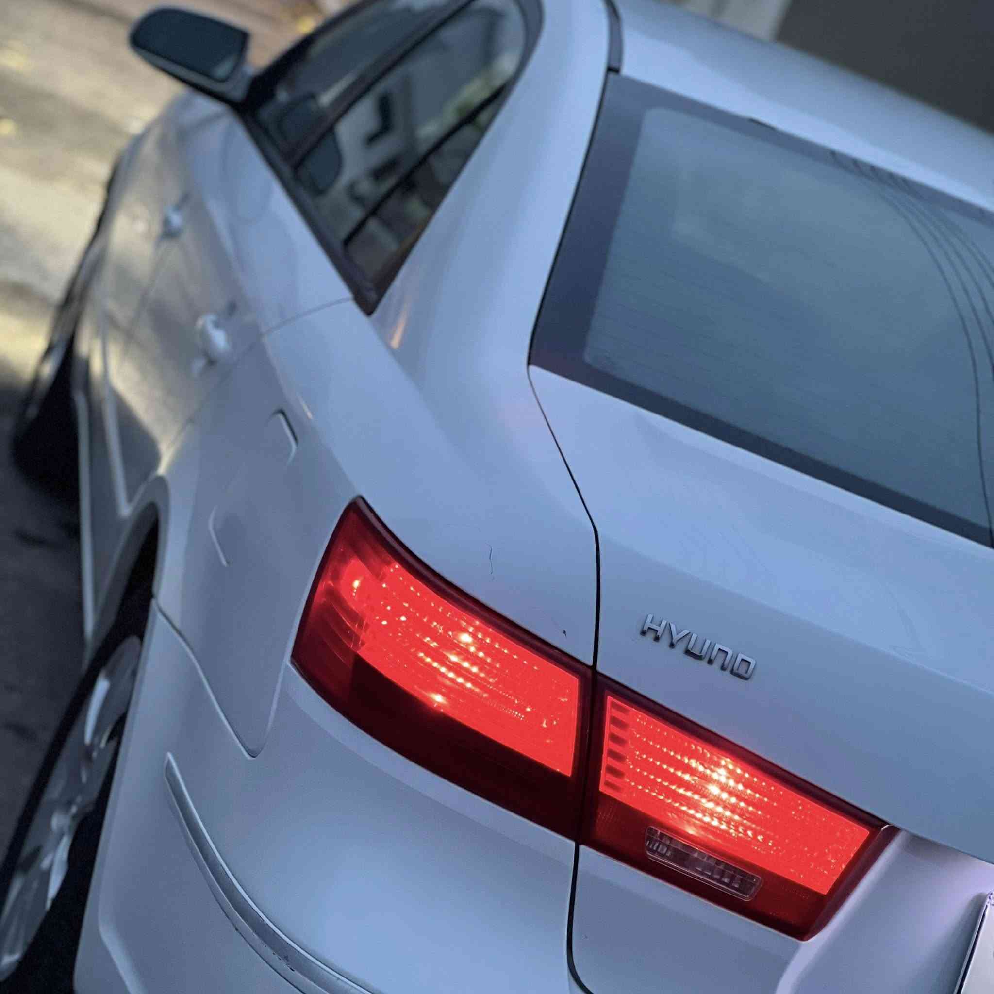 للبيع هونداي سوناتا
موديل 2009
اللون أبيض
گير أوتوماتيك
محرك 4 سلندر اقتصادي
تبريد وتدفئة شغال
🔧 الضرر: تعديل بارد شبر جاملغ الكدام.
📍 رقم السيارة: نينوى – مكان السيارة: دهوك.
💰 السعر: 133 قابل للتفاوض (مجال بسيط).
📞 الاتصال : مراسلة الحساب او تعليق للمنشور و سوف يتم الاتصال بك .


**إذا كنت صاحب هذا الإعلان وتريد حذفه لأي سبب، رجاءا أرسل رسالة إلى الدعم الفني**