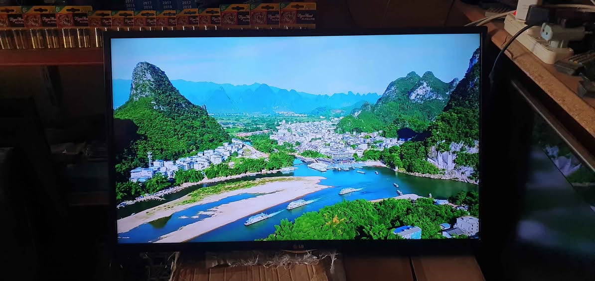 تەلەڤیزۆنی LG کۆری سمارت قەبارە 42
خاوێنە نرخی 150000 لە هەولێرە پەیوەندی
بکەن بە واتساپ و ڤایبەر *********** أربيل, العراق
