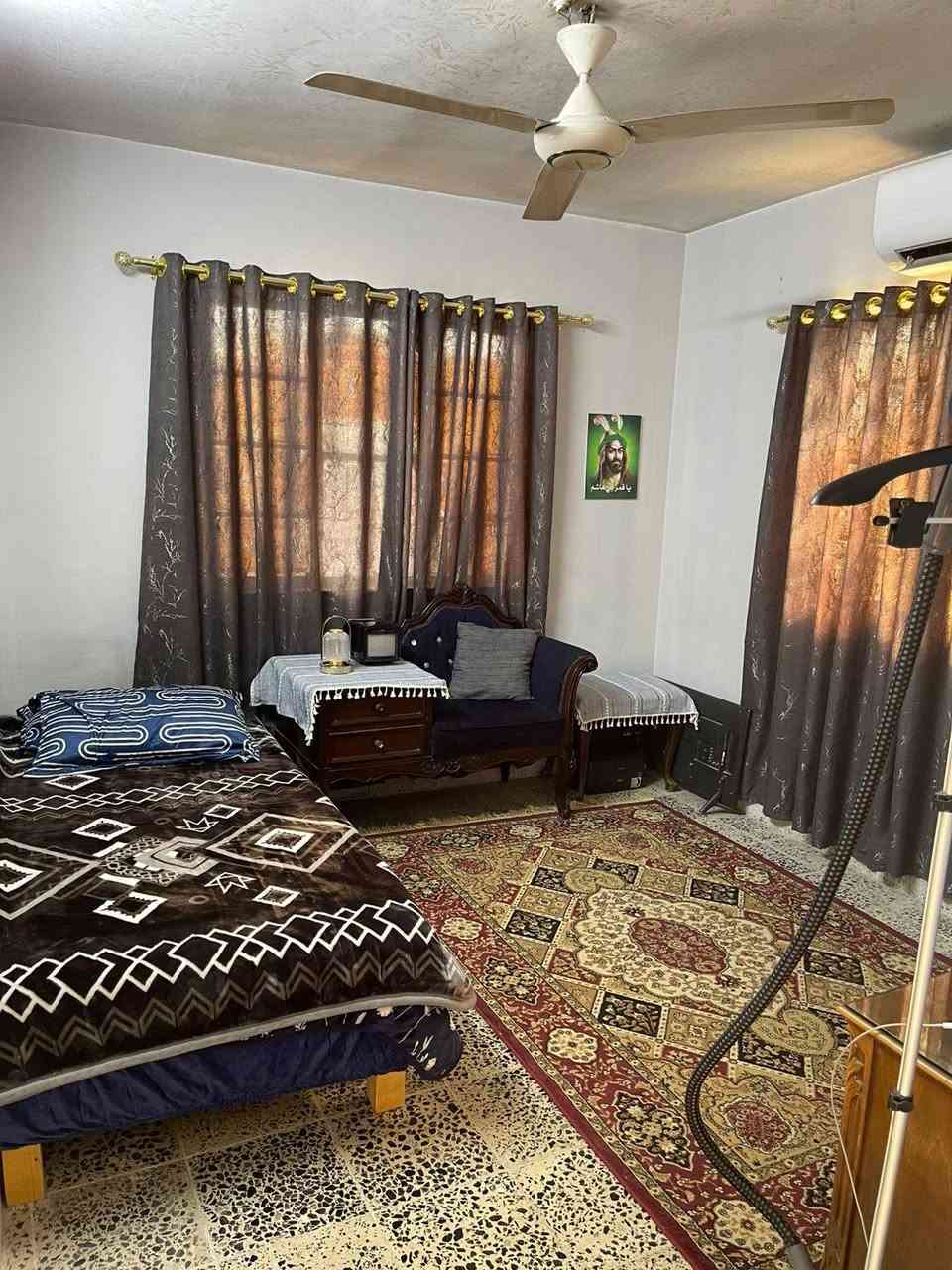 للبيع منزل مساحة 60متر ركن طابو ملك واجهه 8نزال 7ونص
ط الارضي استقبال ومطبخ وهول وصحيات 
ط الثاني غرفتين وحمامين 
العنوان بغداد/البنوك/شارع المركز
للاستفسار الاتصال ***********
ابو علي
