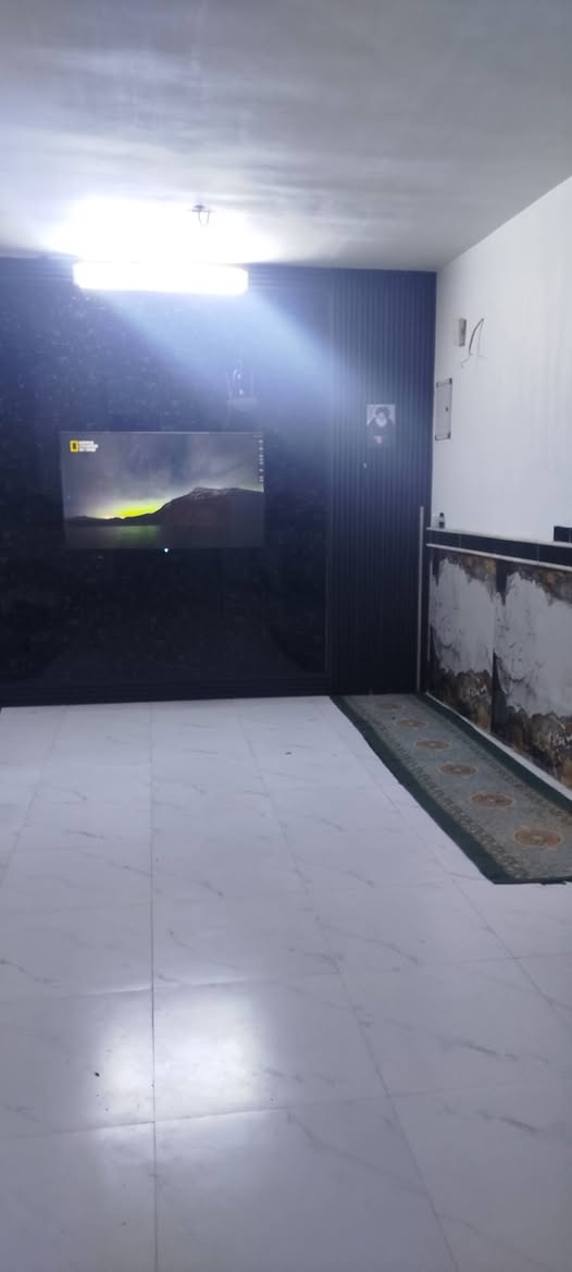 بيت لبيع مساحه 150 بنا حديث يتكون من طابقين الطابق الارضي صاله واستقبال وغرفتبن ومطبخ وحمام تواليت خارجي تواليت داخلي طابق الثاني اربع غرف وحمام كامله غرفه وحده
العنوان الكفائات 
الرقم ***********
***********
