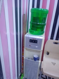 غراض حلاقه. كامله البيع ميز مراتين+ ورفوف. وكرسي حلاقه +وبراد+ وكراسي ...