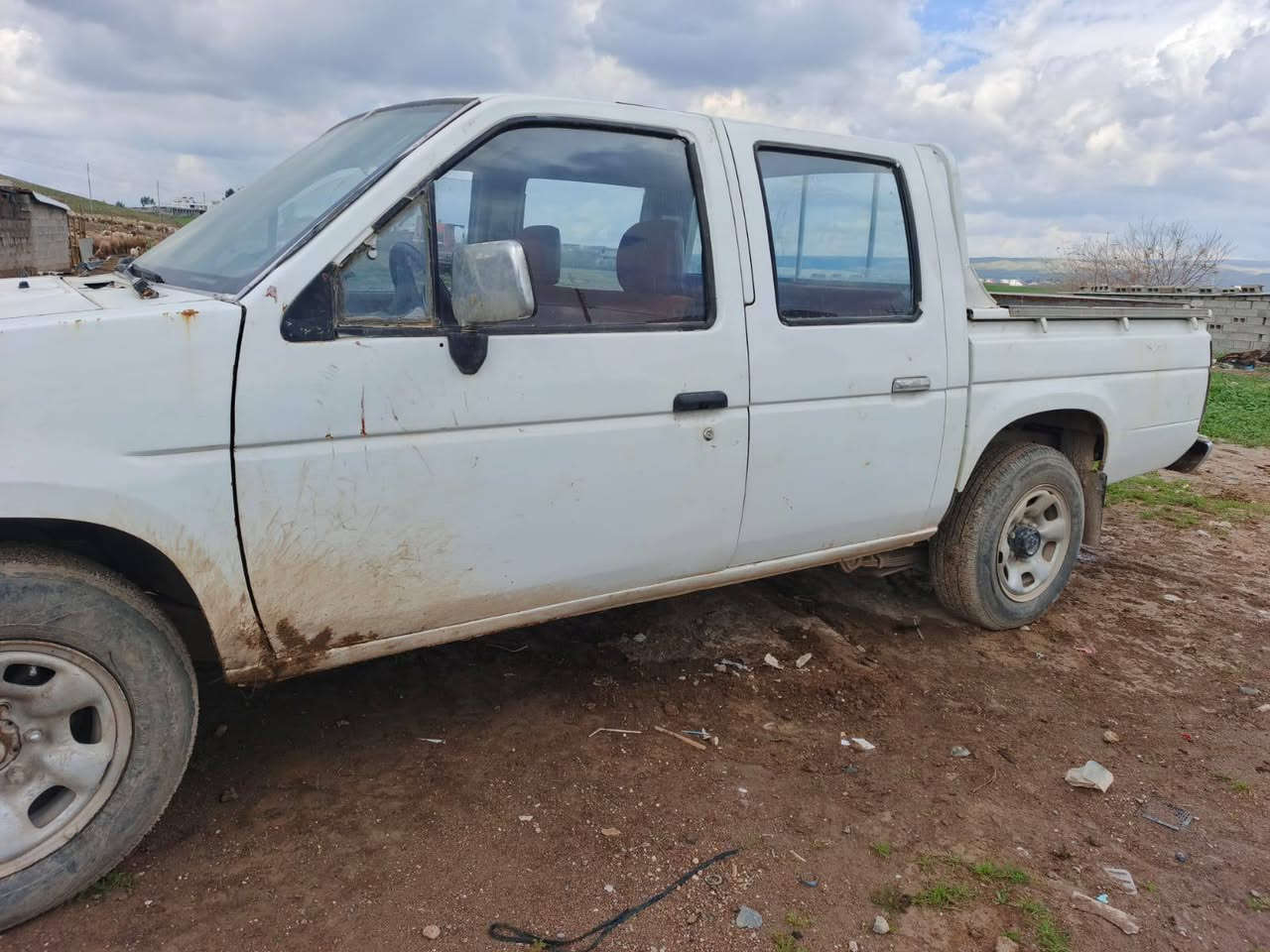 سلام علیکم بەناوی خوای گەورە    نیسان  سبوغ عام  لۆ جوانی ڕەقەم نینوە بەشەرتی ئەوەلیات سەیارەکە زۆر توندو تۆلە ناو غورفەی جوانە هەیکەلی زۆر جوان و ریکە ناوە بۆدی خاوێنە کارابایات و گێر  و  مەکینە ئەکسل و شانسی بەشەرت  ماڵی   دۆستە  سعری 25 وەرەقەو مجال گۆڕینەوەش دەکەم
*********** أربيل, العراق
