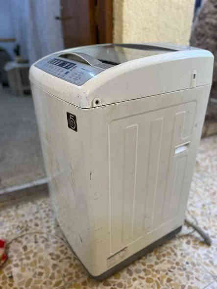 سلام عليكم اخوان
غسالة ملابس اوتوماتيك مستعمله
 للبيع نظافه مثل ممبين بالصور للاستفسار خاص او الاتصال *********** عمارة
