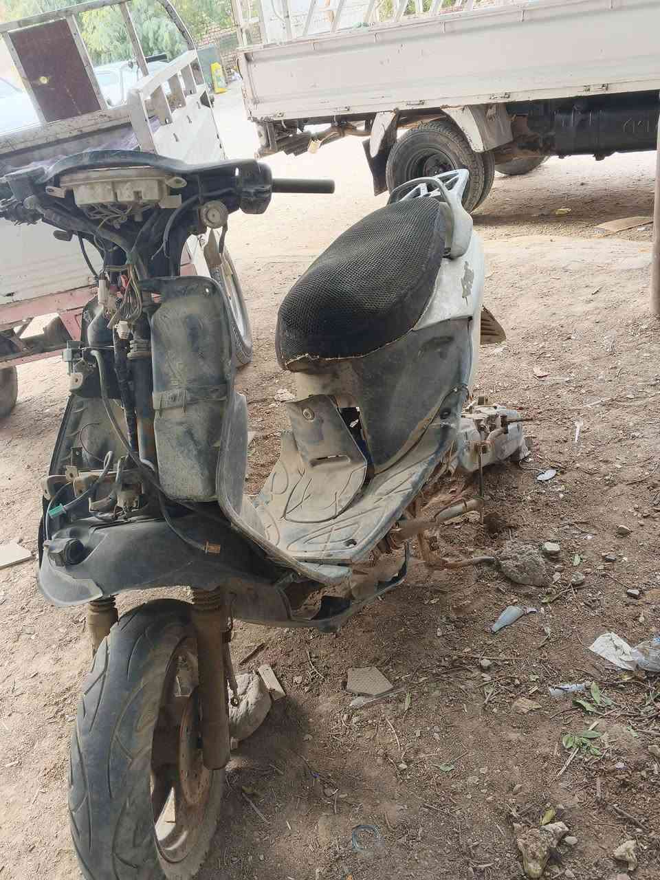 دراجه لكزز للبيع كوم حديد السعر خاص العنوان ناصريه مركز ***********
