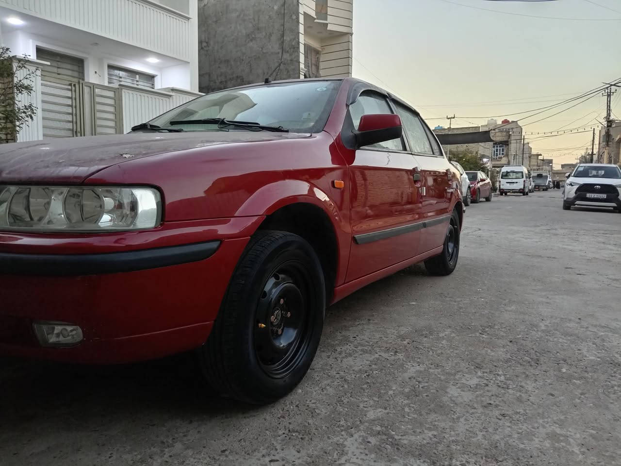 السلام عليكم شباب رمضان كريم علينا وعليكم للبيع سمند خصوصي موديل ٢٠١٢ لون مميز ماروني موديل ٢٠١٢ رقم بغداد دولي باسمي هزه جديدة وسنويه جديدة سياره نضيفه جدا بدون حادث وبدون تبديل فقط البنيد مفتوح على الجامه ومبدل والباقي مابي حادث وبيه مكانات كلير بحافت الجاملغات مكينه وكير جديد صدر أمامي خلفي جديد تخم تاير جديد تبريد شغال بدون نقوصات السعر المطلوب ٥٧ ورقه وبي مجال للاتصال *********** ابو احمد وشكرا لكم مكاني بغداد
