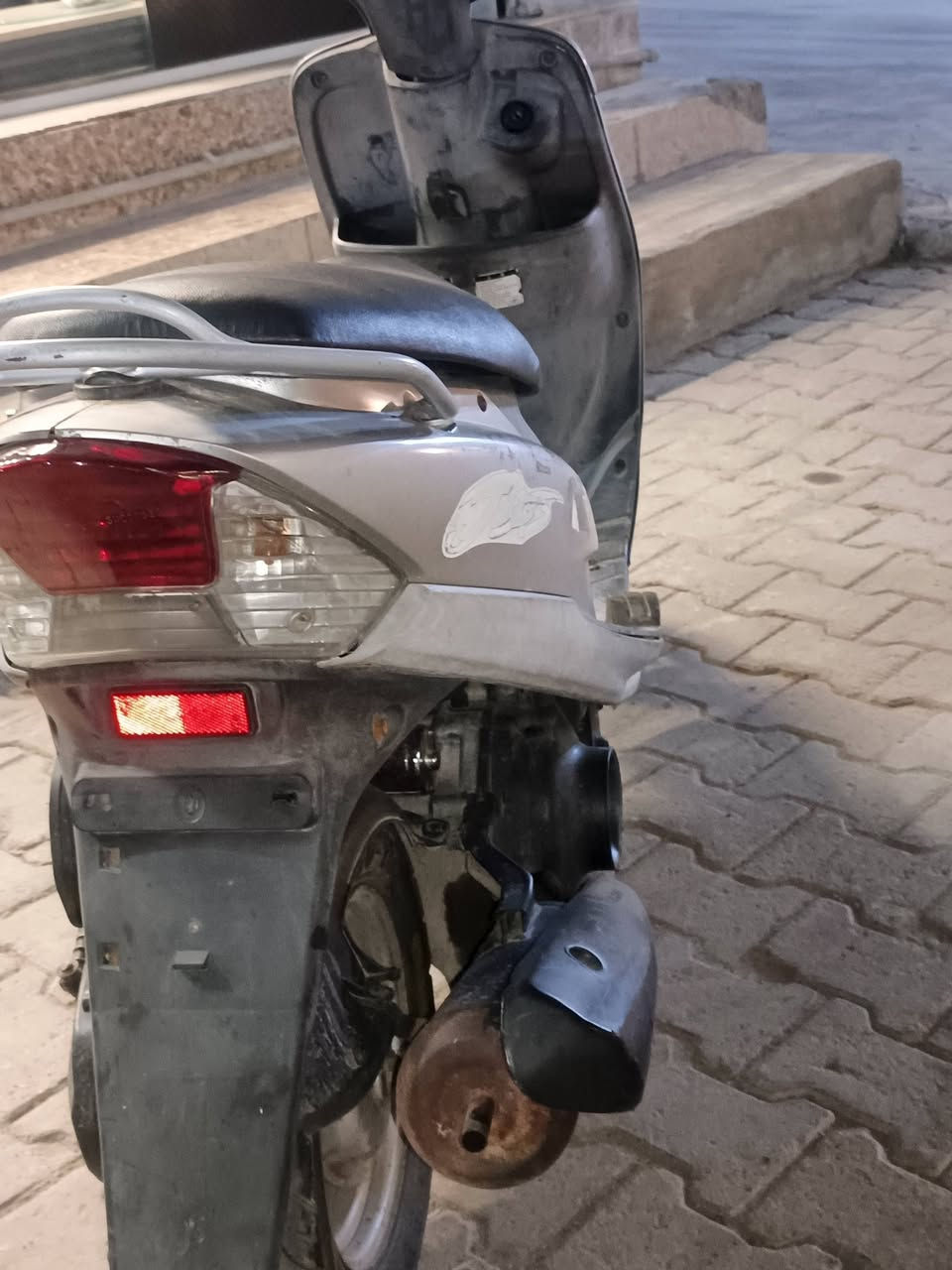 سلام عليكم دراجة ماكس منغولي دراجه كفاله دراجة مال رمبه  كله بلاد صارله من شهر منزله رمبه بوشه  49  مكينته  خرسه أي صوت ماكو بل مكينه ناعمه  حيل دراجه اوراقه موجود سعره 675 بيه مجال  متواجد عل رقم *********** ورجان رجان مو شراي لحد يتعبني ودراجه تاخذه شرط كله عل بلاد
