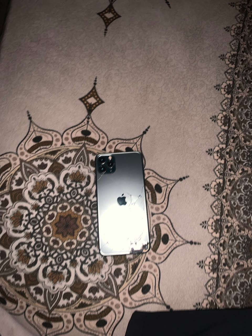 سلام عليكم 11برو ماكس نضيف شاصيه مايي زلغ بس الضهر مكسور ومبدل شاشه اصليه احسن نوعيه بطاريته75 ذاكره64 الجهاز حلو ونضيف عوزه بس ضهر شراي يتصل مكاني بلديات شارع المصرف سعر225وبي مجال رقمي***********
