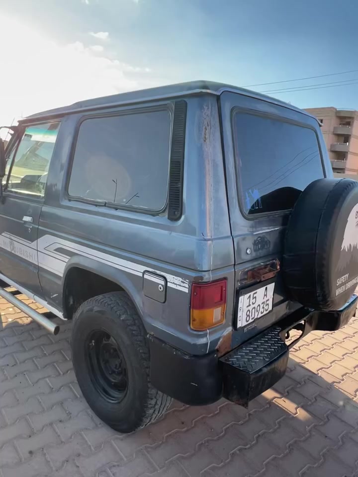 مستبوشي ربع موديل1990 بلاديه رقم دولي بسمي سنويه لل2030 
محرك 4 بلادي كير عادي دفع رباعي يحتاج كاردن 
فقط تحتاج صدر مكاني صلاح الدين تكريت رايدها ب35 بيها مجال للشراي فقط *********** متوفر مازنجر
