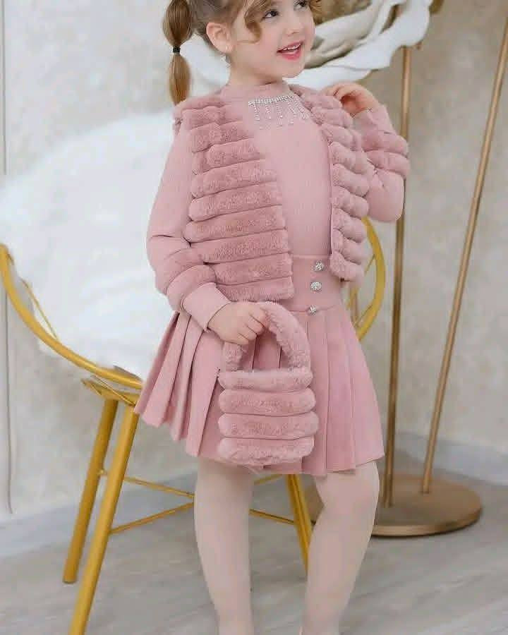 تكرار لكثرة طلب
طقم العيد 
طثم ٤ قطع 
تنورة سامواه كنزة ريب تريكو مصوف فيست وشنتة فرو
قياسات 1/2/3/4/5/6/7/8/9/10/11/12
شحن قدموس لجميع المحافظات


**إذا كنت صاحب هذا الإعلان وتريد حذفه لأي سبب، رجاءا أرسل رسالة إلى الدعم الفني**