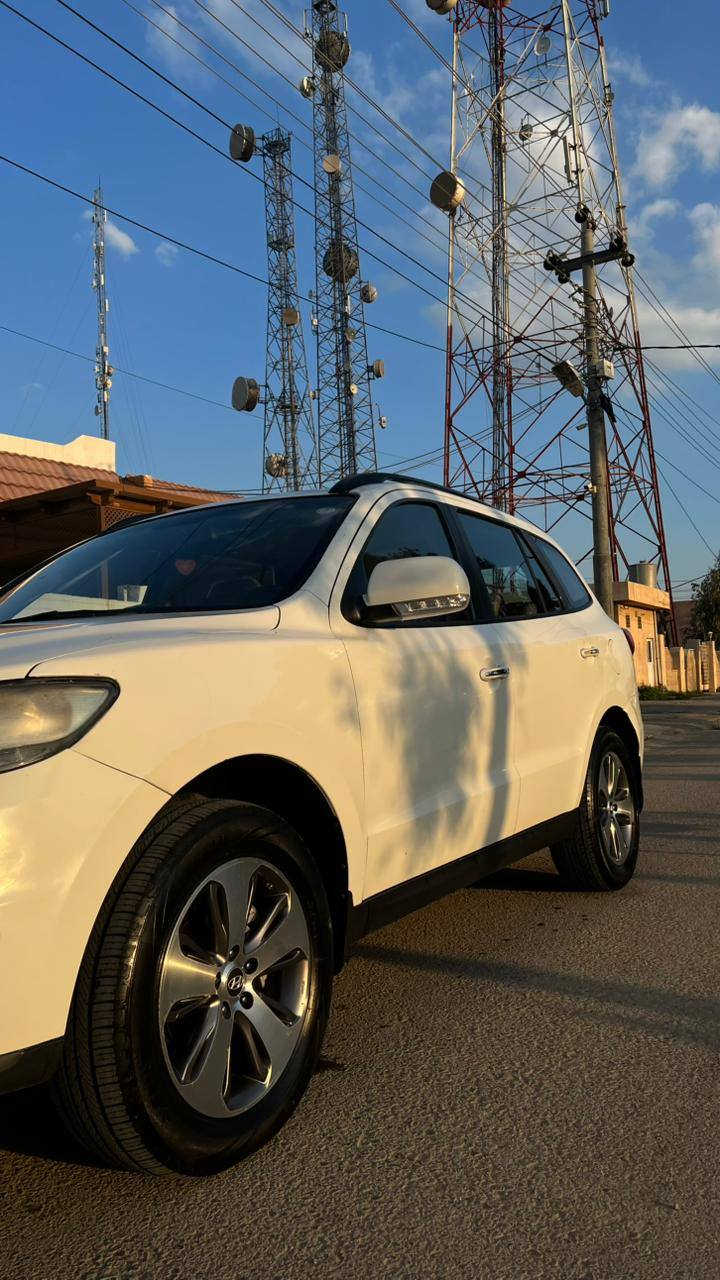 سنتافي وارد خليجي
موديل 2012
محرك 4 سلندر دوش ما مفتوح
رقم أربيل دولي
سنوية جديدة
مكان السيارة أربيل 
المواصفات 👇
فول مواصفات
سبعة راكب
3 قطع تبريد ثلج
فتحة سقف
داخل بيجي
تخشيب بالأبواب
تحكم ستيرن
اشاير بالمراي
تدفئة
شاشة
كامره
حساسات خلفية
جام أوتو
تعتيم تلقائي
ويل فراشة
السيارة جديدة كلش ومكفولة من كلشي
كير – مكينة – تبريد – حدادية كله جاهز
ما بيها قطرة صبغ
🔴 السعر 💵 150 💸
(وبيها مجال)
📞 *********** 
#سنتافي #هيونداي #سيارات_للبيع #العراق #البصرة #Iraq_Kurd_Ca
